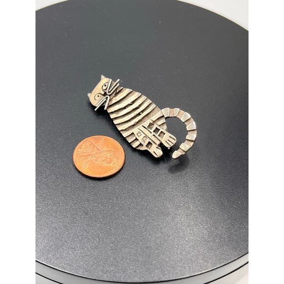 TM 299 Vintage Taxco Designer Sterling Silver Striped Cat Feline Brooch 1980’s - Picture 3 of 6